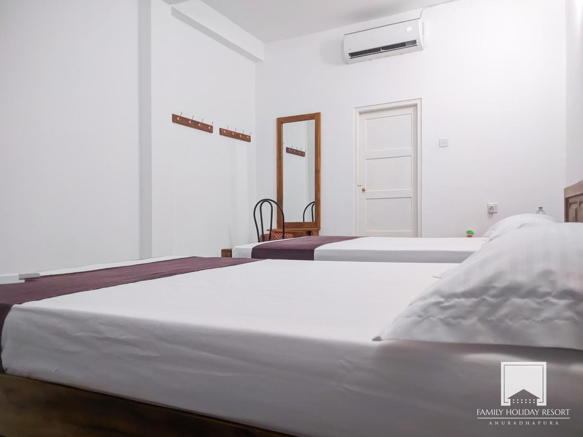 Family Holiday Resort Anurâdhapura Extérieur photo